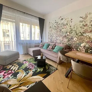Brand New #hollan#3bedr#2bathr#freeparking Apartment Budapest