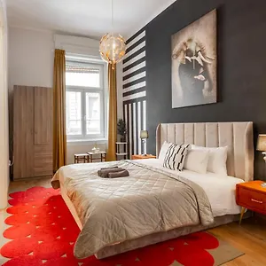 Deluxe Dohany Next To The New York Cafe Apartment Budapest